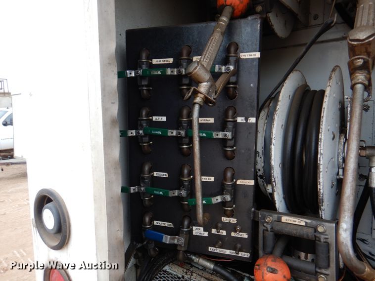 image for item II9883 1993 Kenworth T800  lube truck