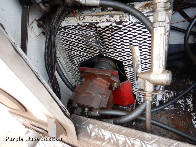 image for item II9883 1993 Kenworth T800  lube truck