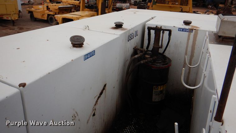 image for item II9883 1993 Kenworth T800  lube truck