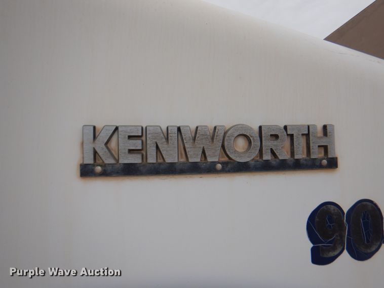 image for item II9883 1993 Kenworth T800  lube truck