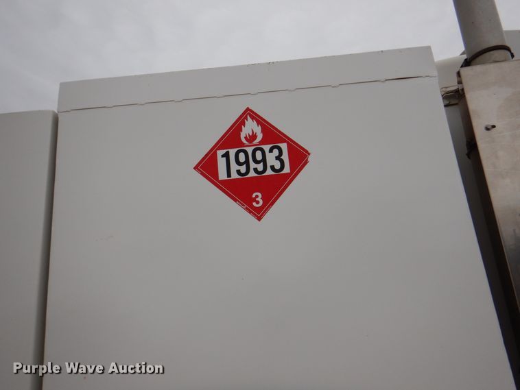 image for item II9883 1993 Kenworth T800  lube truck