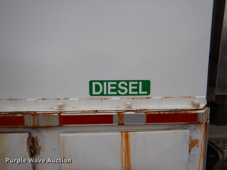 image for item II9883 1993 Kenworth T800  lube truck