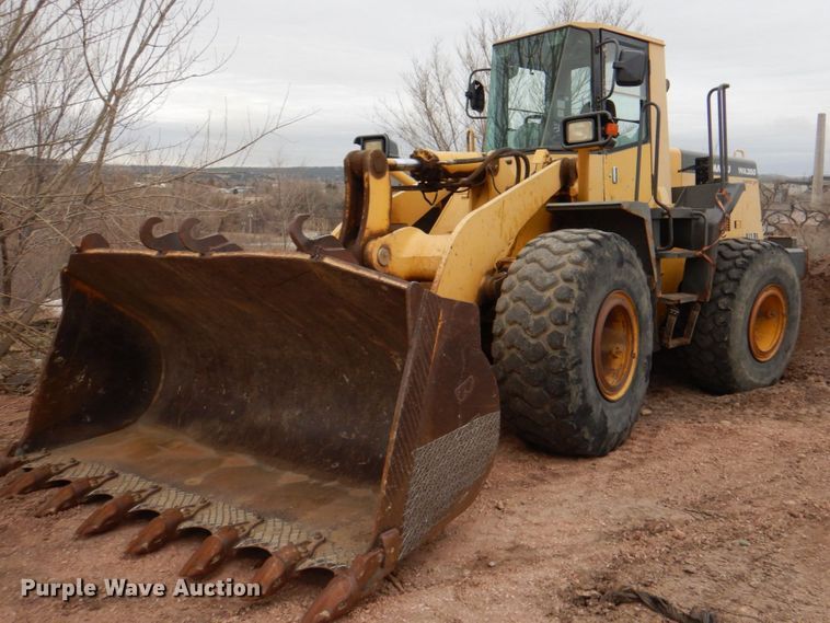 image for item II9886 2000 Komatsu WA380-3ML  wheel loader