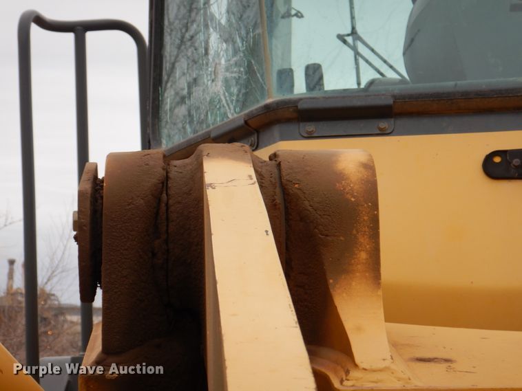 image for item II9886 2000 Komatsu WA380-3ML  wheel loader