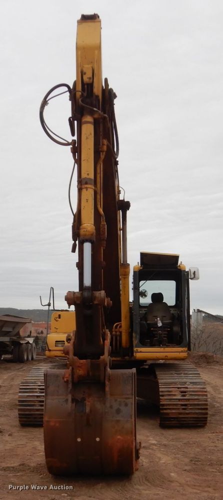 image for item II9891 1996 Komatsu PC200LC-6  excavator