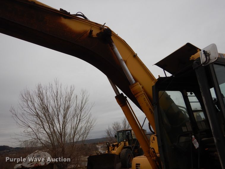 image for item II9891 1996 Komatsu PC200LC-6  excavator