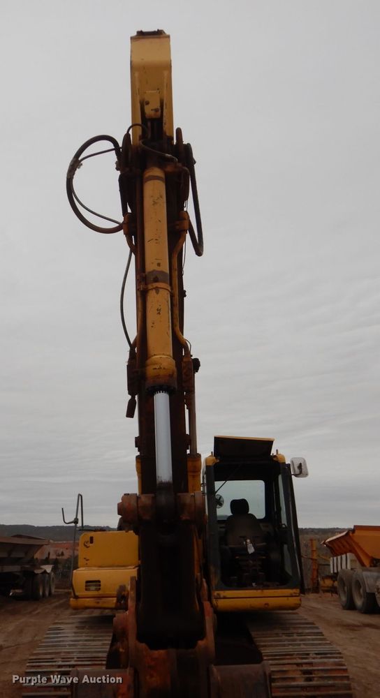 image for item II9891 1996 Komatsu PC200LC-6  excavator