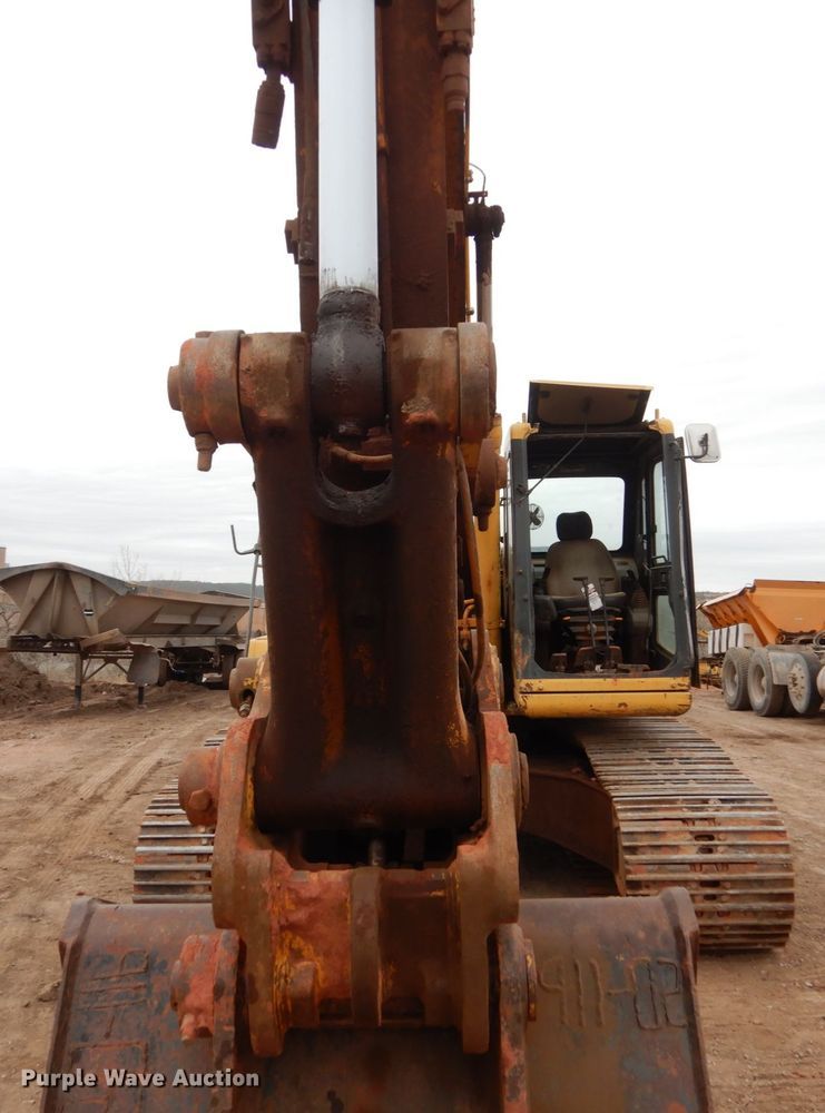 image for item II9891 1996 Komatsu PC200LC-6  excavator