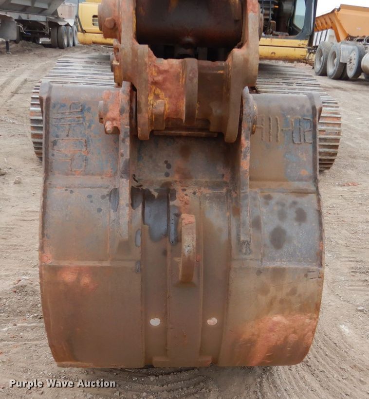 image for item II9891 1996 Komatsu PC200LC-6  excavator