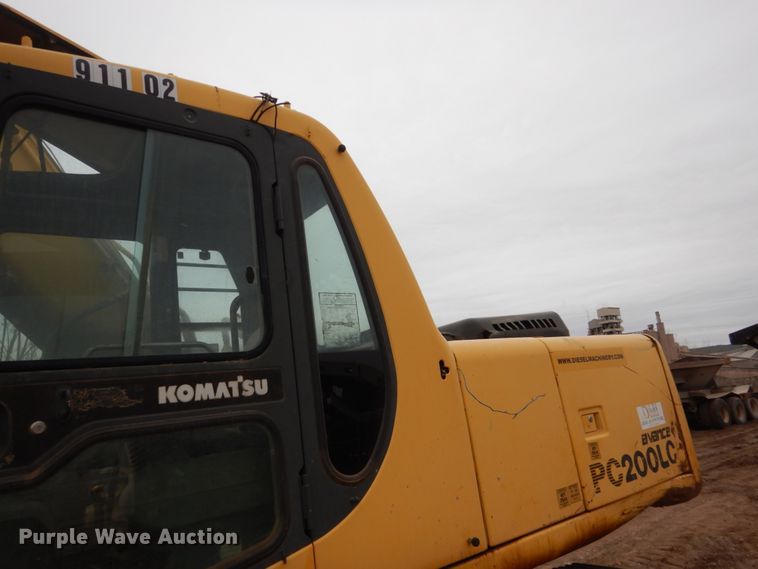 image for item II9891 1996 Komatsu PC200LC-6  excavator
