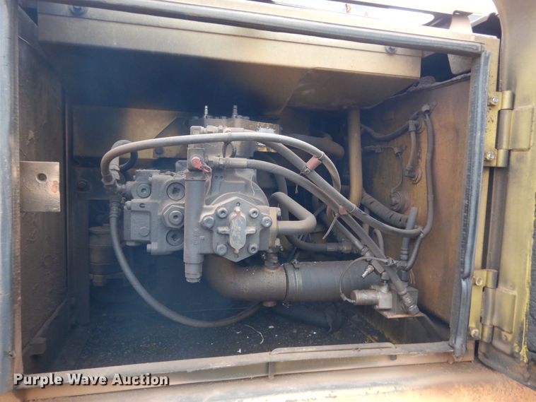 image for item II9891 1996 Komatsu PC200LC-6  excavator