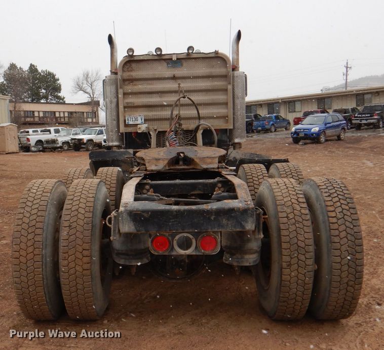 image for item II9897 1994 Peterbilt 379  semi truck