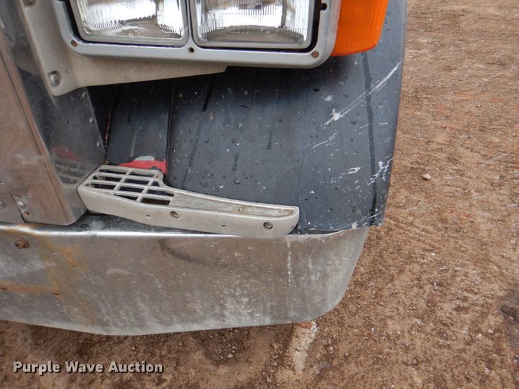 image for item II9897 1994 Peterbilt 379  semi truck