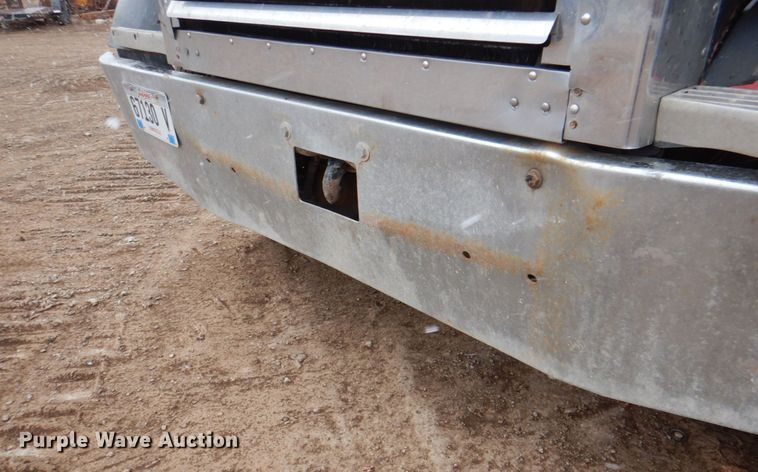 image for item II9897 1994 Peterbilt 379  semi truck