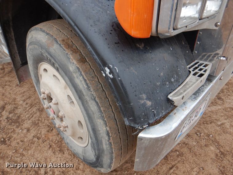 image for item II9897 1994 Peterbilt 379  semi truck