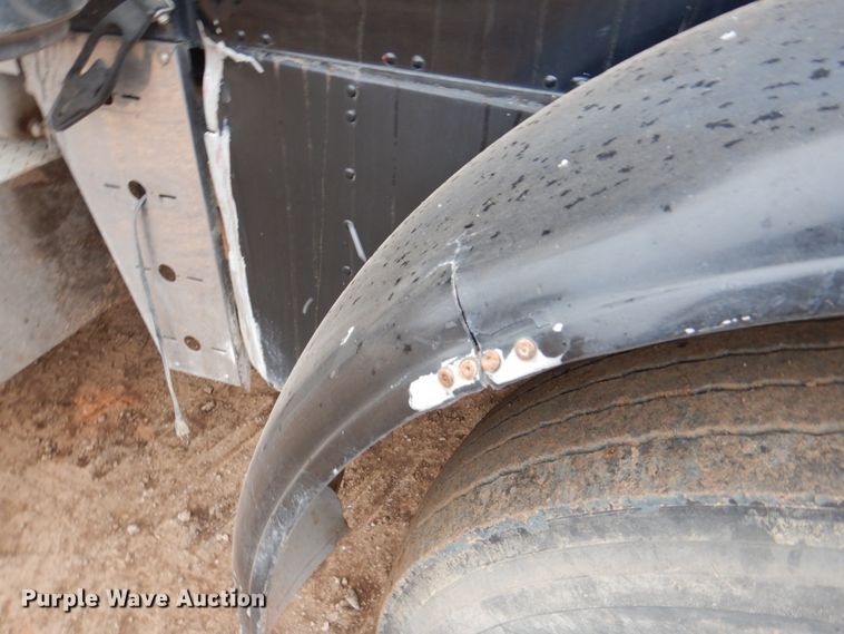 image for item II9897 1994 Peterbilt 379  semi truck