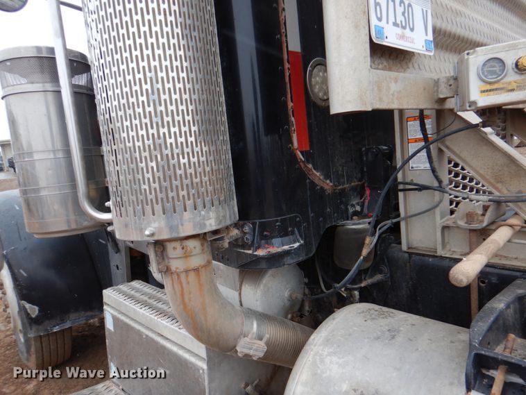 image for item II9897 1994 Peterbilt 379  semi truck