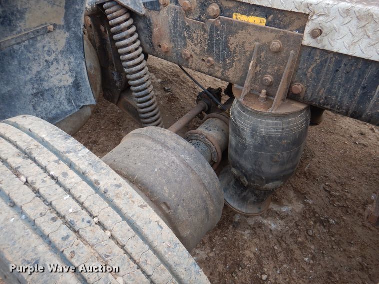 image for item II9897 1994 Peterbilt 379  semi truck