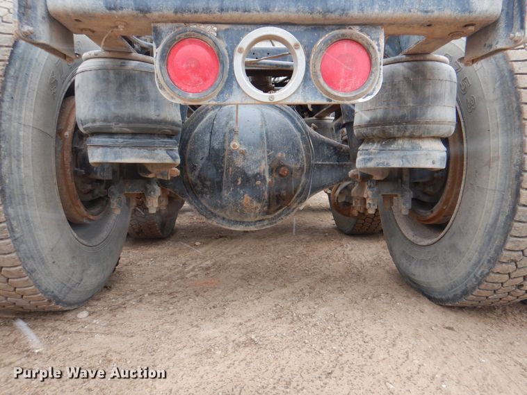 image for item II9897 1994 Peterbilt 379  semi truck