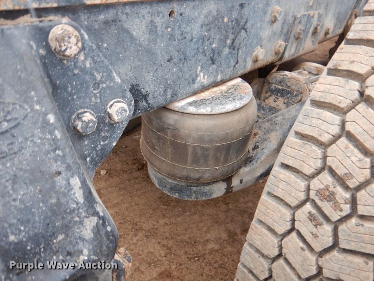 image for item II9897 1994 Peterbilt 379  semi truck