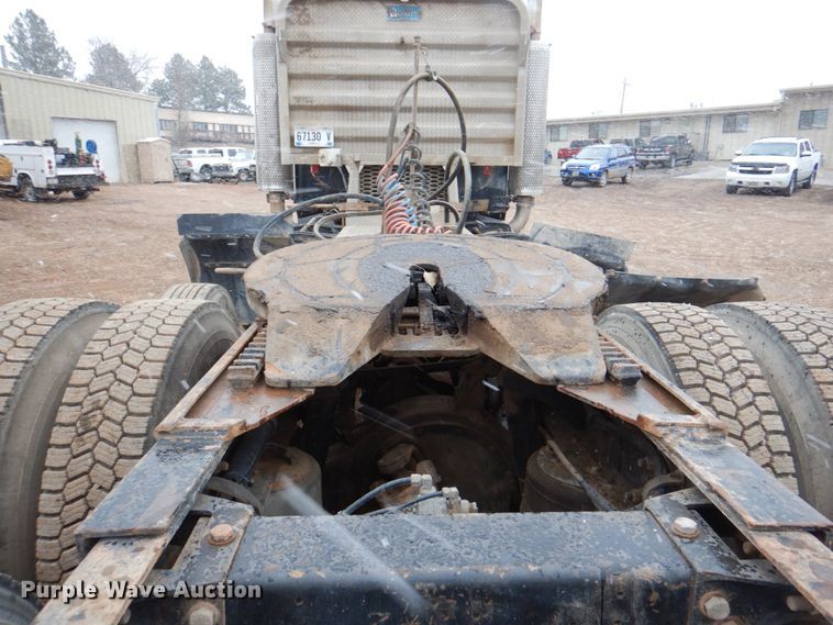 image for item II9897 1994 Peterbilt 379  semi truck