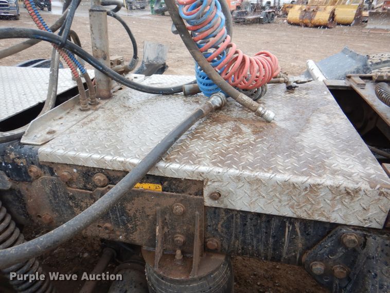 image for item II9897 1994 Peterbilt 379  semi truck