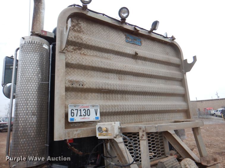 image for item II9897 1994 Peterbilt 379  semi truck