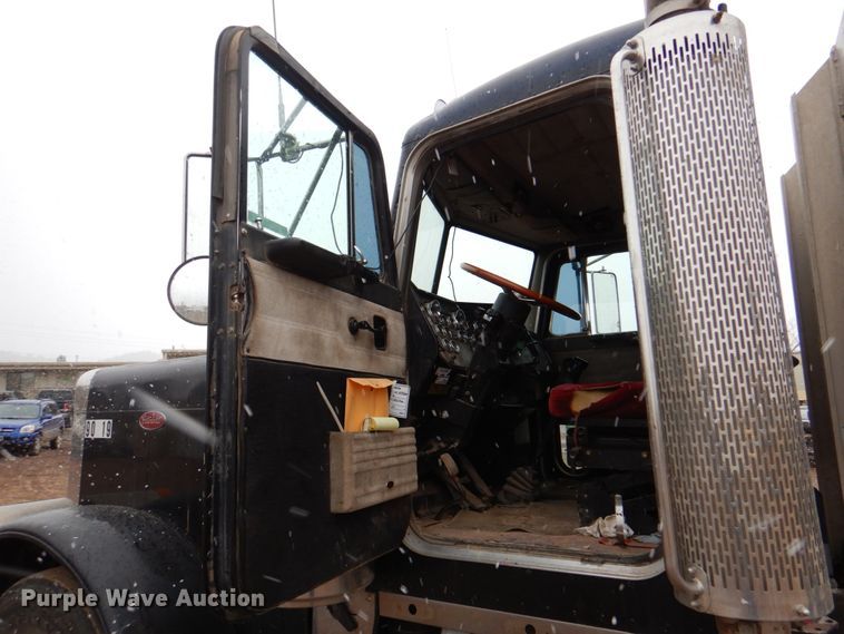 image for item II9897 1994 Peterbilt 379  semi truck