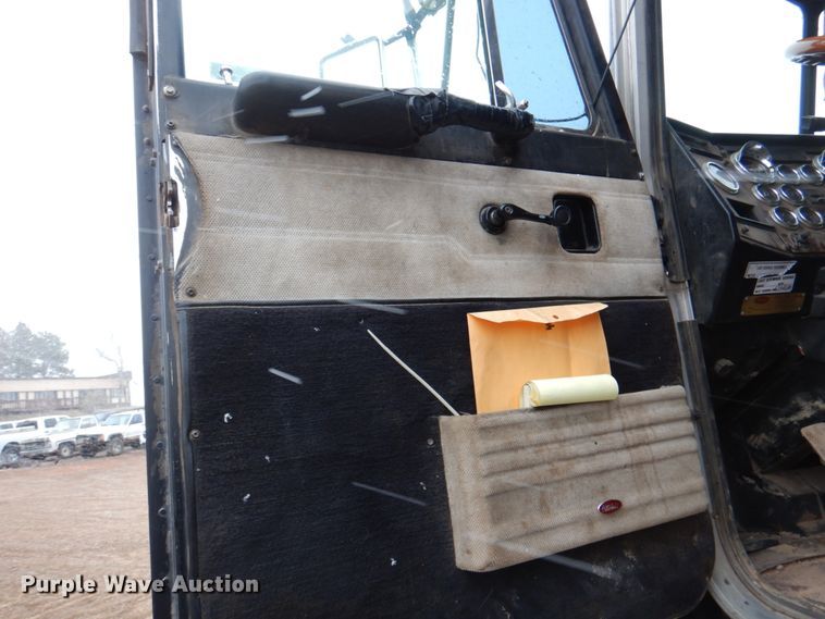 image for item II9897 1994 Peterbilt 379  semi truck