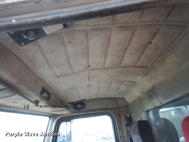 image for item II9897 1994 Peterbilt 379  semi truck