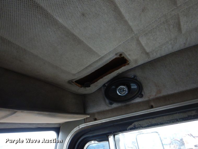 image for item II9897 1994 Peterbilt 379  semi truck