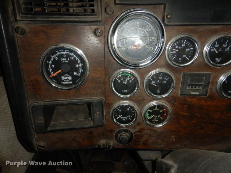 image for item II9897 1994 Peterbilt 379  semi truck