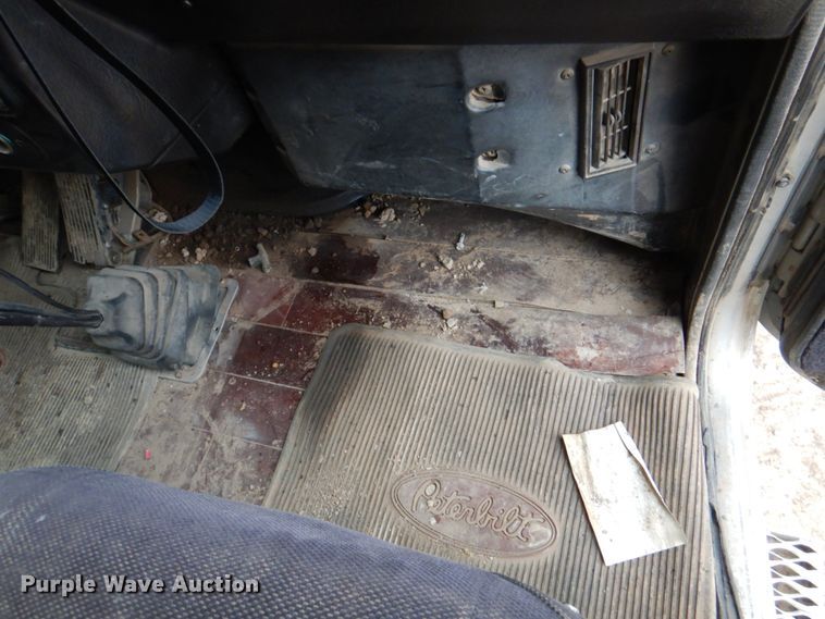 image for item II9897 1994 Peterbilt 379  semi truck