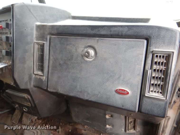 image for item II9897 1994 Peterbilt 379  semi truck