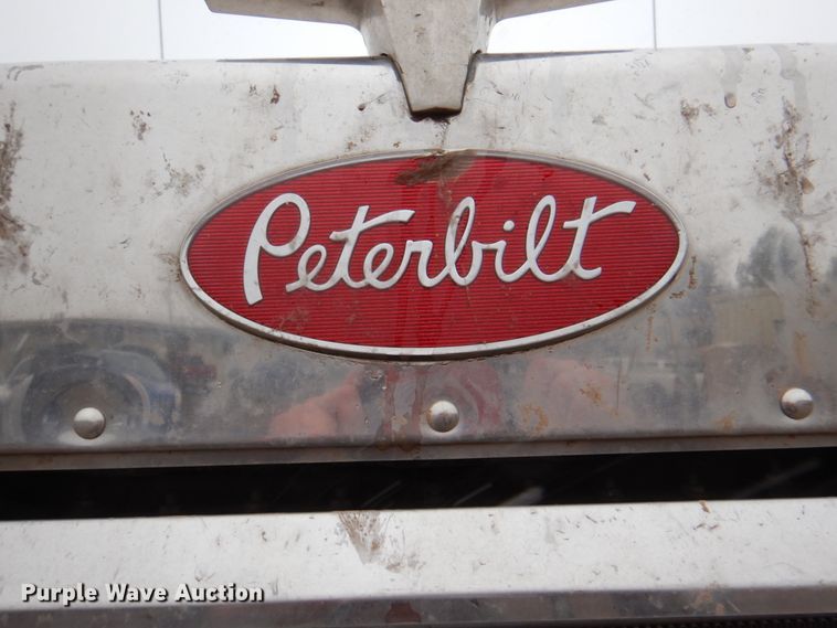 image for item II9897 1994 Peterbilt 379  semi truck
