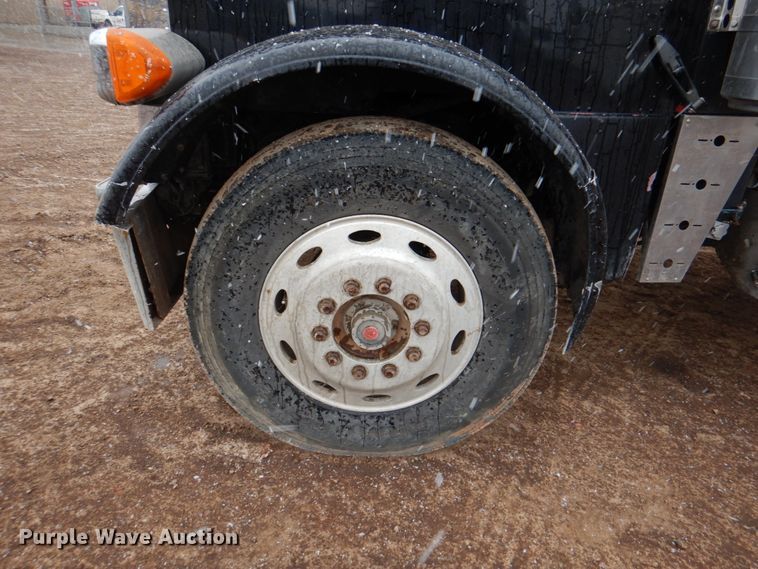 image for item II9897 1994 Peterbilt 379  semi truck