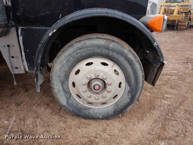 image for item II9897 1994 Peterbilt 379  semi truck