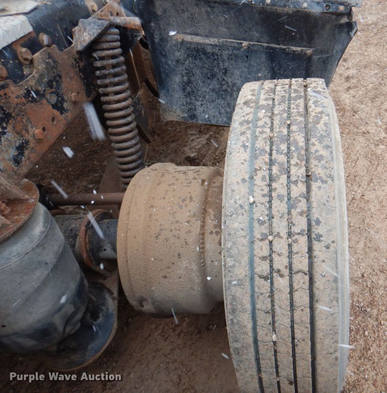 image for item II9897 1994 Peterbilt 379  semi truck