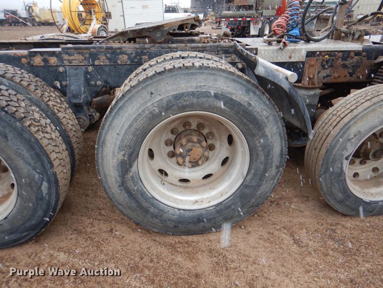 image for item II9897 1994 Peterbilt 379  semi truck