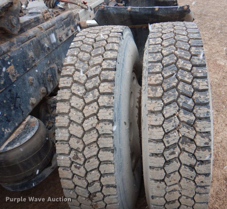 image for item II9897 1994 Peterbilt 379  semi truck