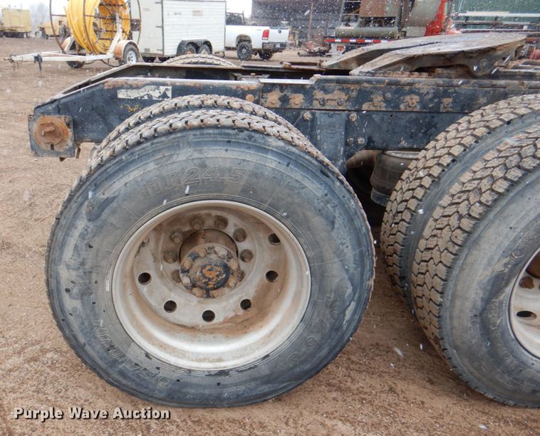 image for item II9897 1994 Peterbilt 379  semi truck