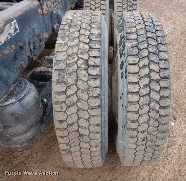 image for item II9897 1994 Peterbilt 379  semi truck