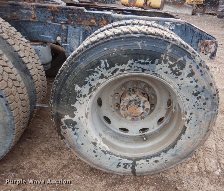 image for item II9897 1994 Peterbilt 379  semi truck