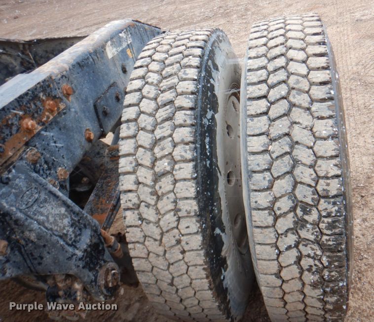 image for item II9897 1994 Peterbilt 379  semi truck