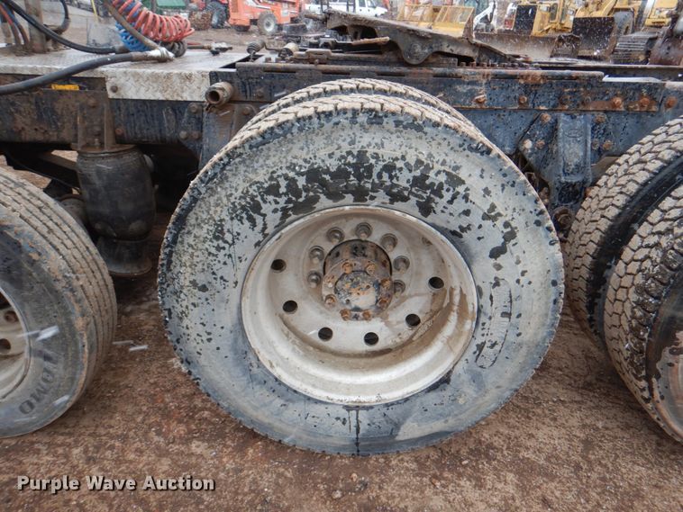 image for item II9897 1994 Peterbilt 379  semi truck