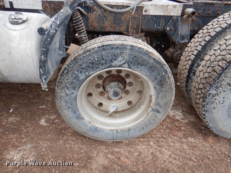 image for item II9897 1994 Peterbilt 379  semi truck