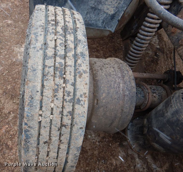 image for item II9897 1994 Peterbilt 379  semi truck