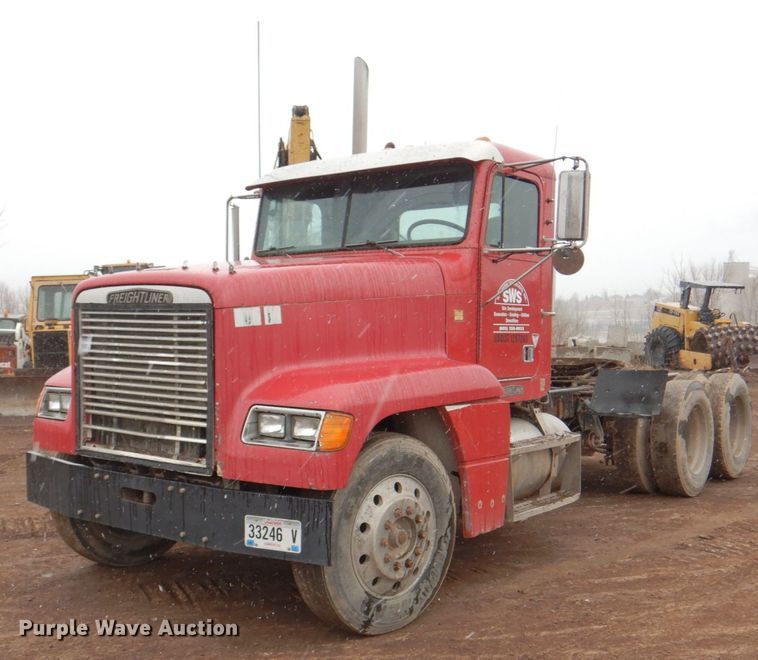 image for item II9898 1993 Freightliner FLD120  semi truck