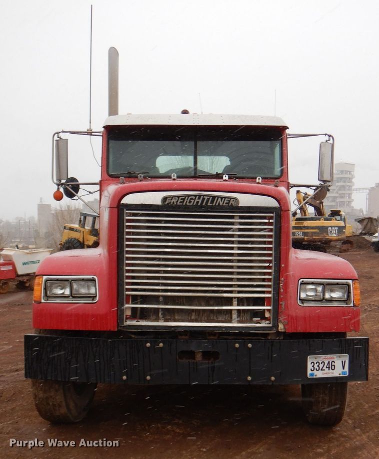 image for item II9898 1993 Freightliner FLD120  semi truck