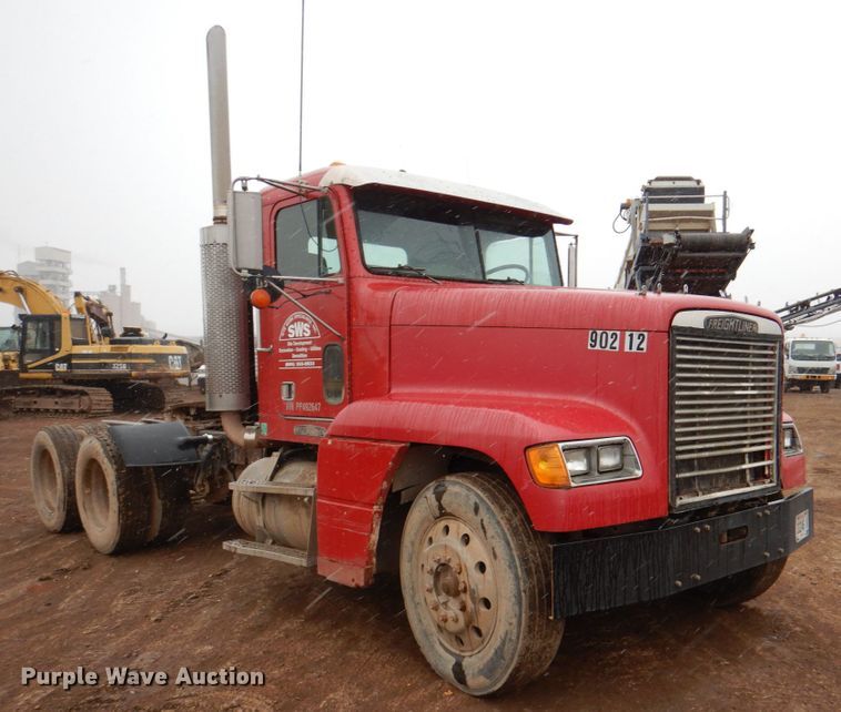 image for item II9898 1993 Freightliner FLD120  semi truck